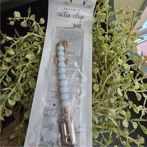 NWT Ryan & Rose Gray Cutie Clip